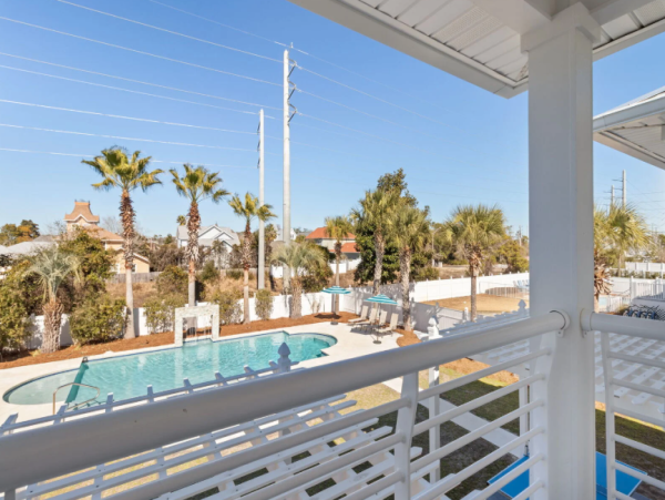 Luxurious 8 Bedroom Coastal Retreat in Destin - Perfect for Groups